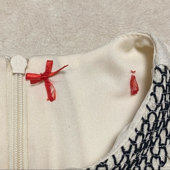 Ruffle Blouse Women’s Size Small white black Cropped Embroidered Ruffle Top - Picture 6 of 11